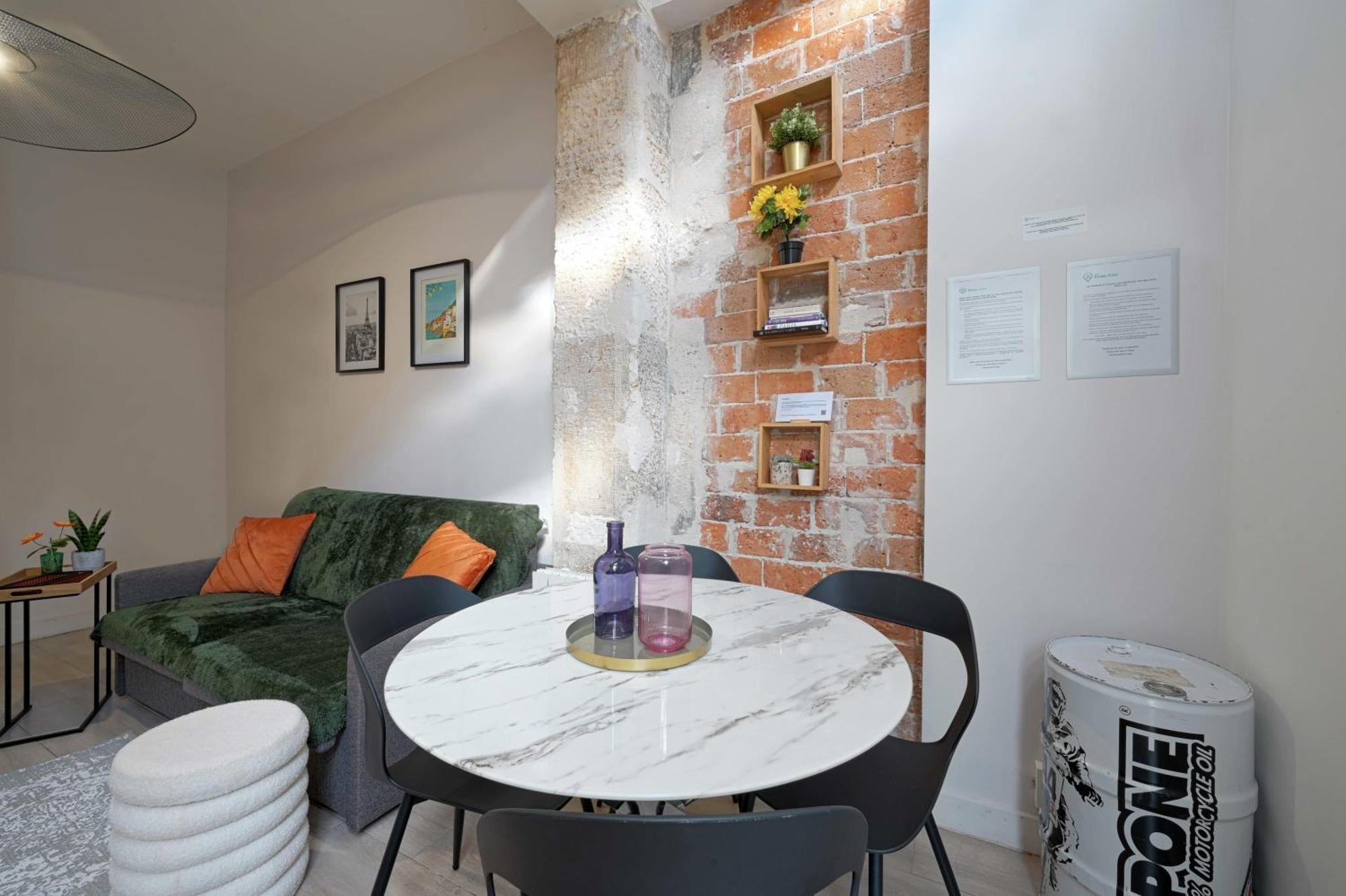 2 Bed Modern Fully Furnish Flat,Close To Buttes Chaumon Park Lejlighed Paris Eksteriør billede