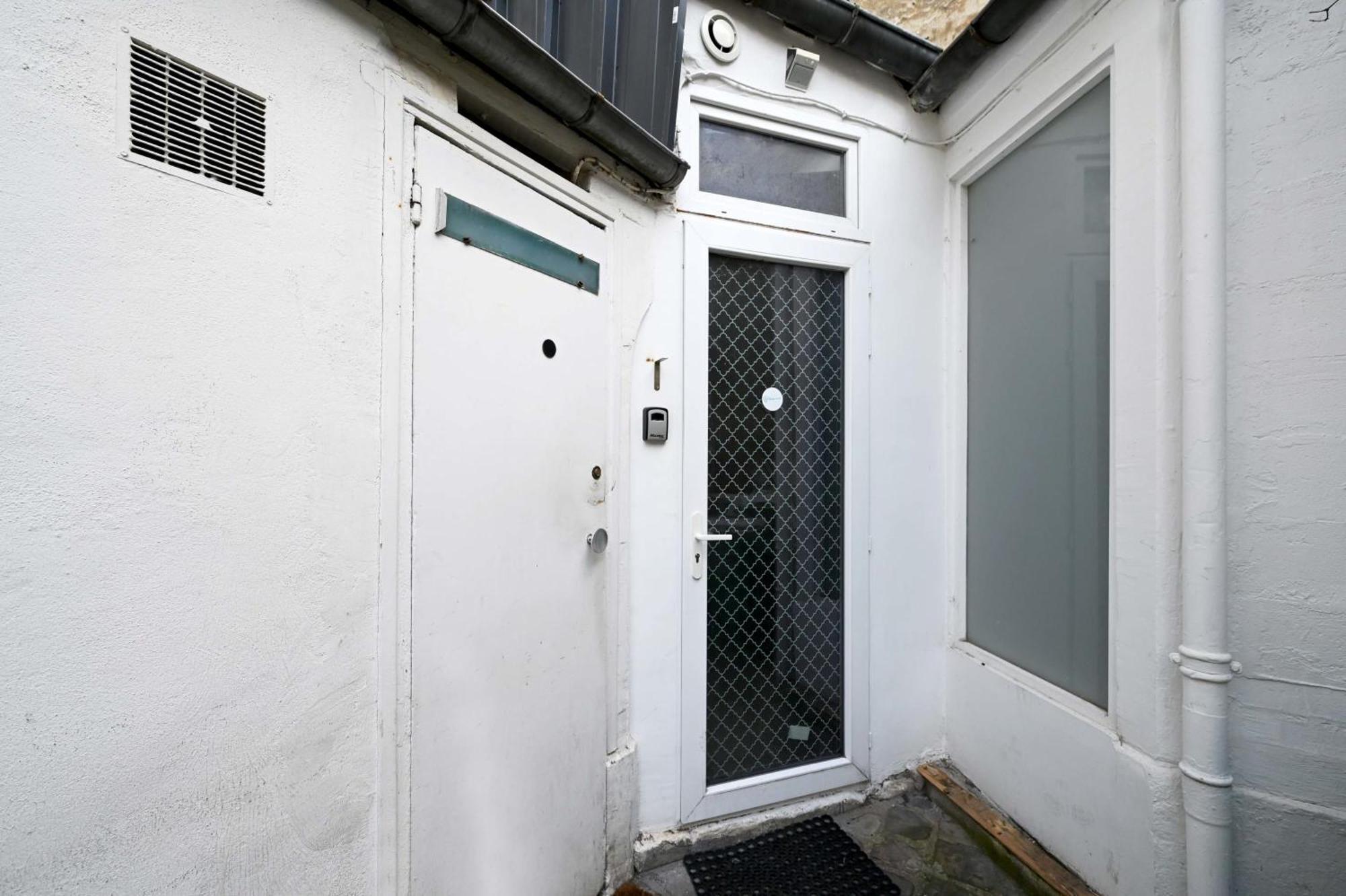 2 Bed Modern Fully Furnish Flat,Close To Buttes Chaumon Park Lejlighed Paris Eksteriør billede